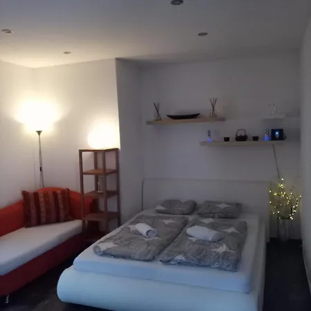 Samostatny V Zahrade Tatil Evi *